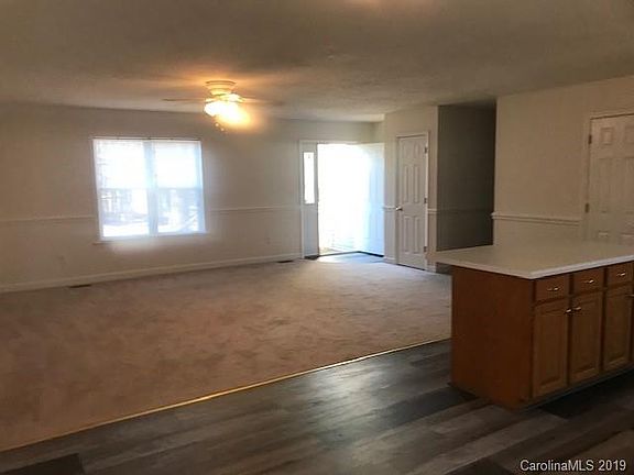 5th image of 621 Sharon Dr