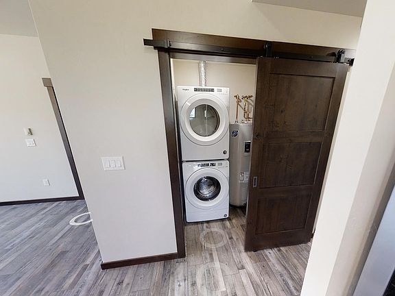 5th image of 340 Fox Springs Cir #302