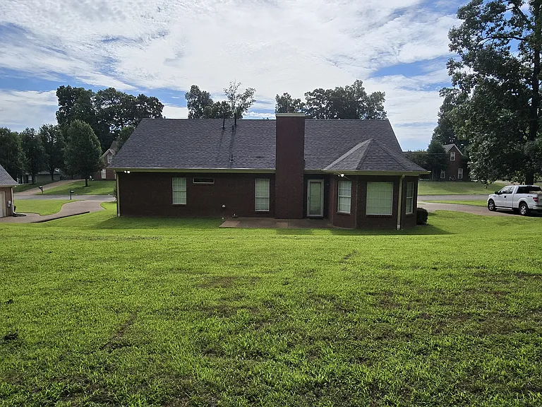 75 Austin Cir — Photo 2