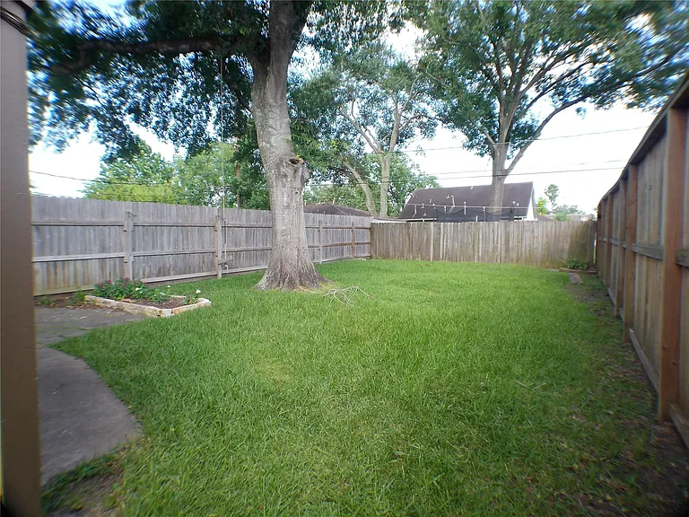 6350 Crestside Dr — Photo 24