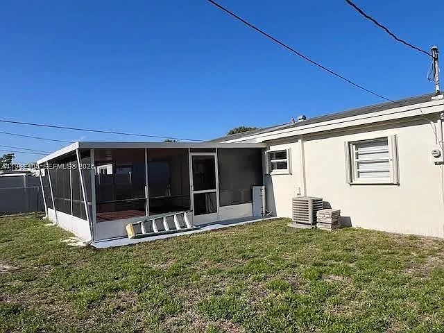 2820 SW 65th Ave — Photo 21