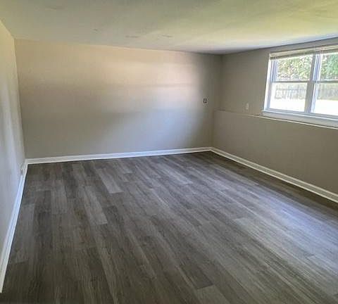 4th image of 1240 N East Ave
