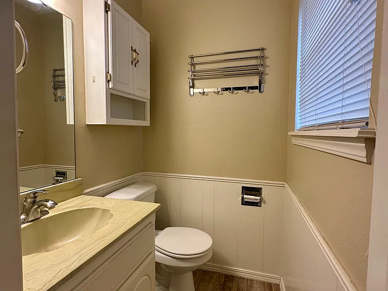 300 Brentwood Dr — Photo 6