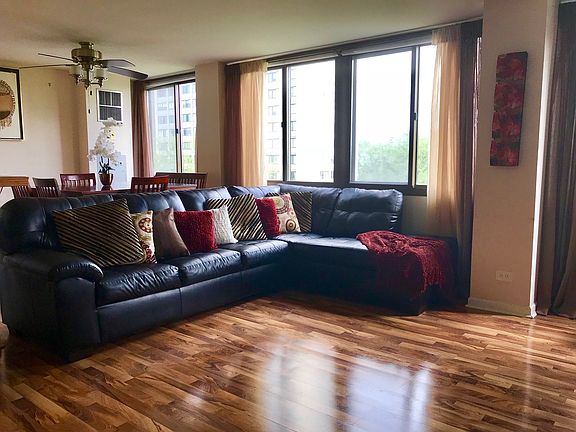 2nd image of 4800 S Lake Park Ave APT 512A