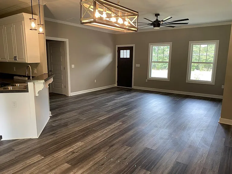 2552 Jordon Ave — Photo 2