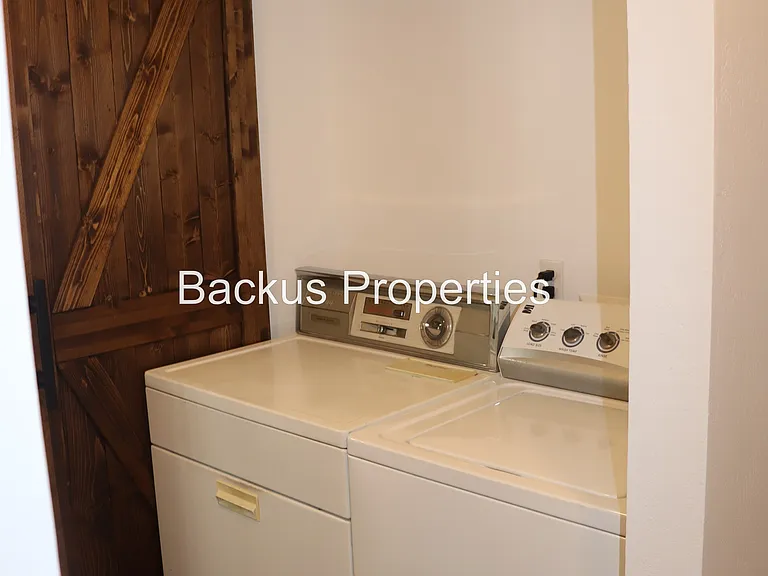 738 Carmelita Dr — Photo 7