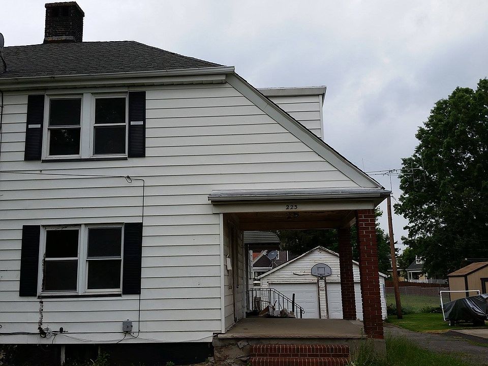 2nd image of 223 Roosevelt Ave