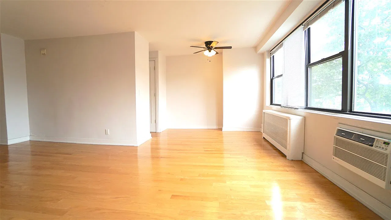 Lenox — Photo 2