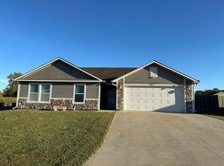 214 Bergsten Ct, Riley, KS 66531