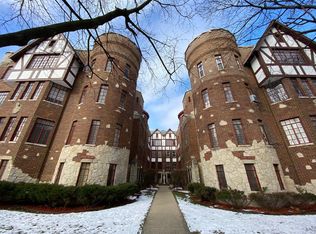 2550 W Fitch Ave #1, Chicago, IL 60645