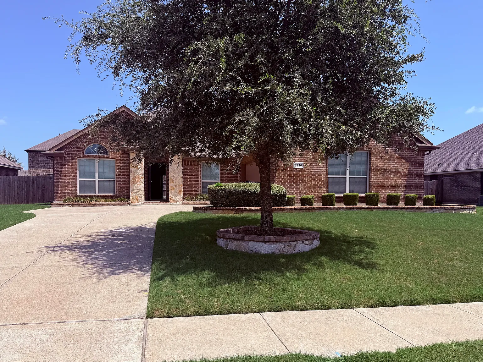 1410 Majestic Meadows Dr — Photo 1