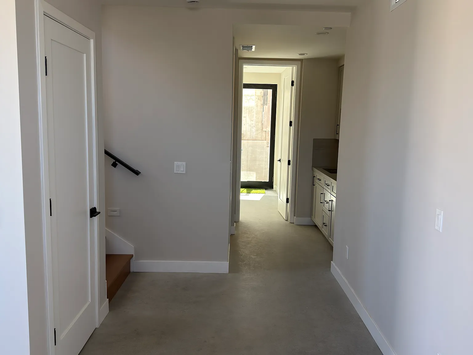 3 bed, 1794 sqft, $7,995 — Photo 2