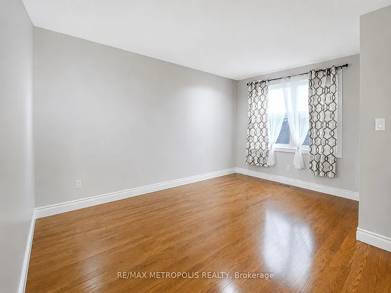 1098 Cedar St — Photo 12