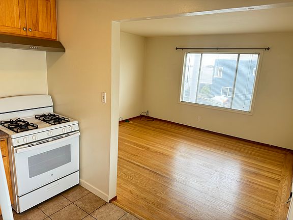 3rd image of 3201 Taraval St #4
