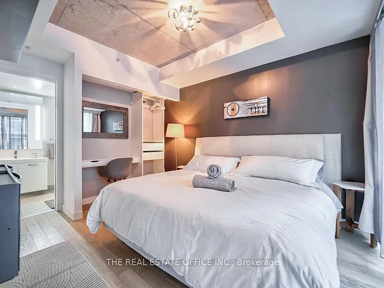 629 King St W #331 — Photo 27
