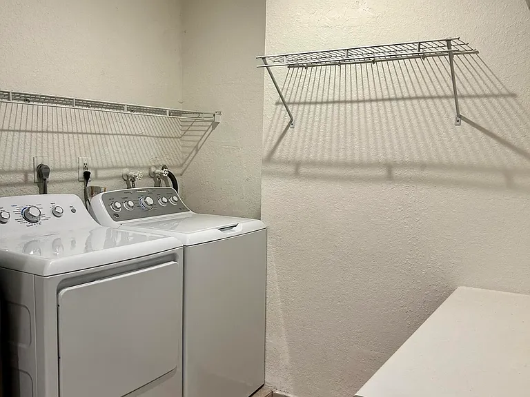 6162 Amberwoods Dr — Photo 29