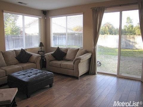4th image of 820 Dorsett Ct
