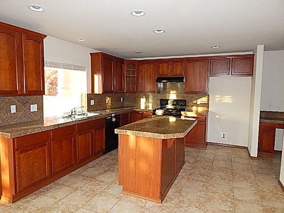 3rd image of 211 Johns St NE