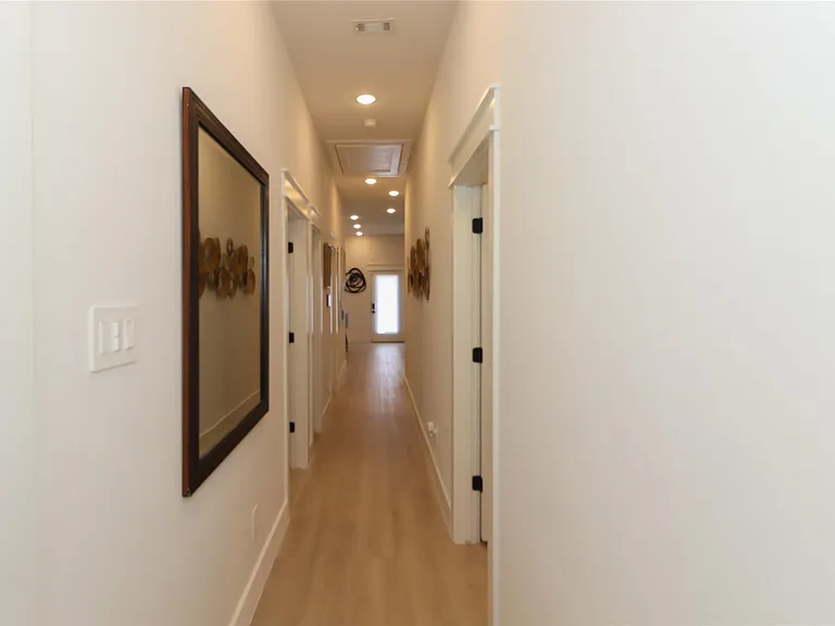 4902 Higgins St #B — Photo 15