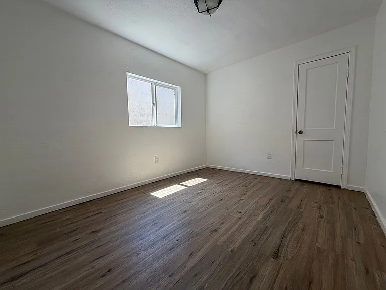855 SE Flint St — Photo 12