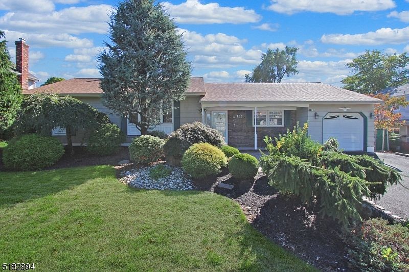 1st image of 133 Lafayette Pl