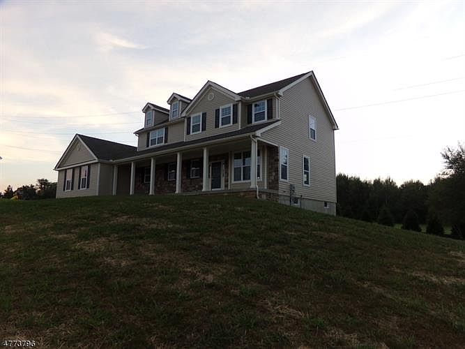 2nd image of 10 Highlands Way
