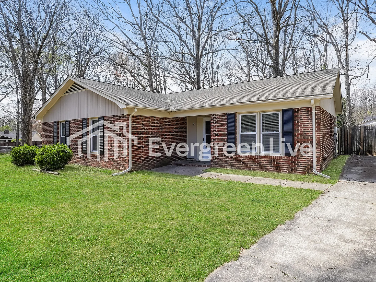 3 bed, 2.0 bath, 1325 sqft, $1,695 — Photo 2
