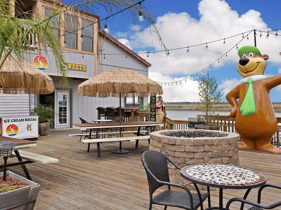 2nd image of 7 Blackberry Ct