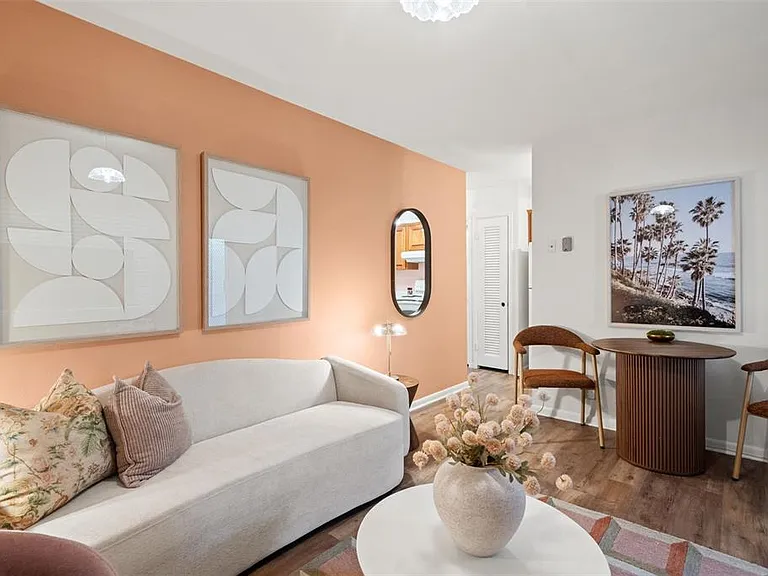 800 Beach Dr NE #10 — Photo 4