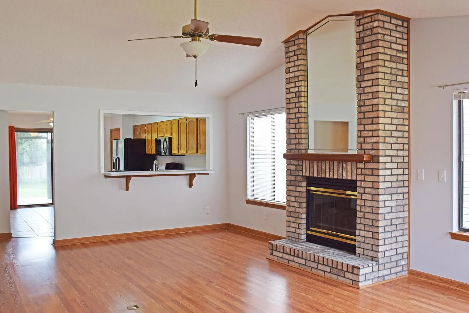 Great Niceville Location - Close to Base, College and Schools — Photo 2