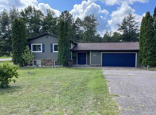 141 Candee Ln, Marquette, MI 49855