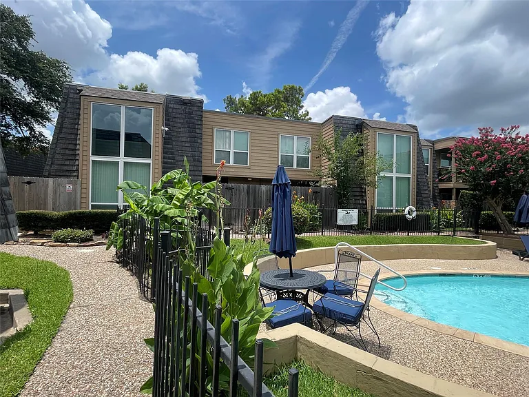 16120 Stuebner Airline Rd #601 — Photo 1