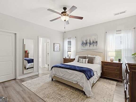 4th image of 1048 Sutherland Dr