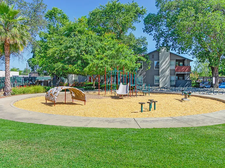 Autumn Woods Apartment Homes — Photo 14