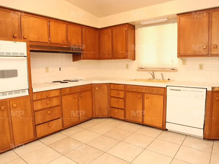 523 S Grant Ave — Photo 5