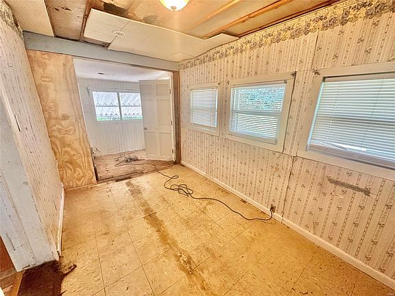5th image of 3324 Suncrest Ave