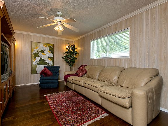 3rd image of 214 Dolphin Pl