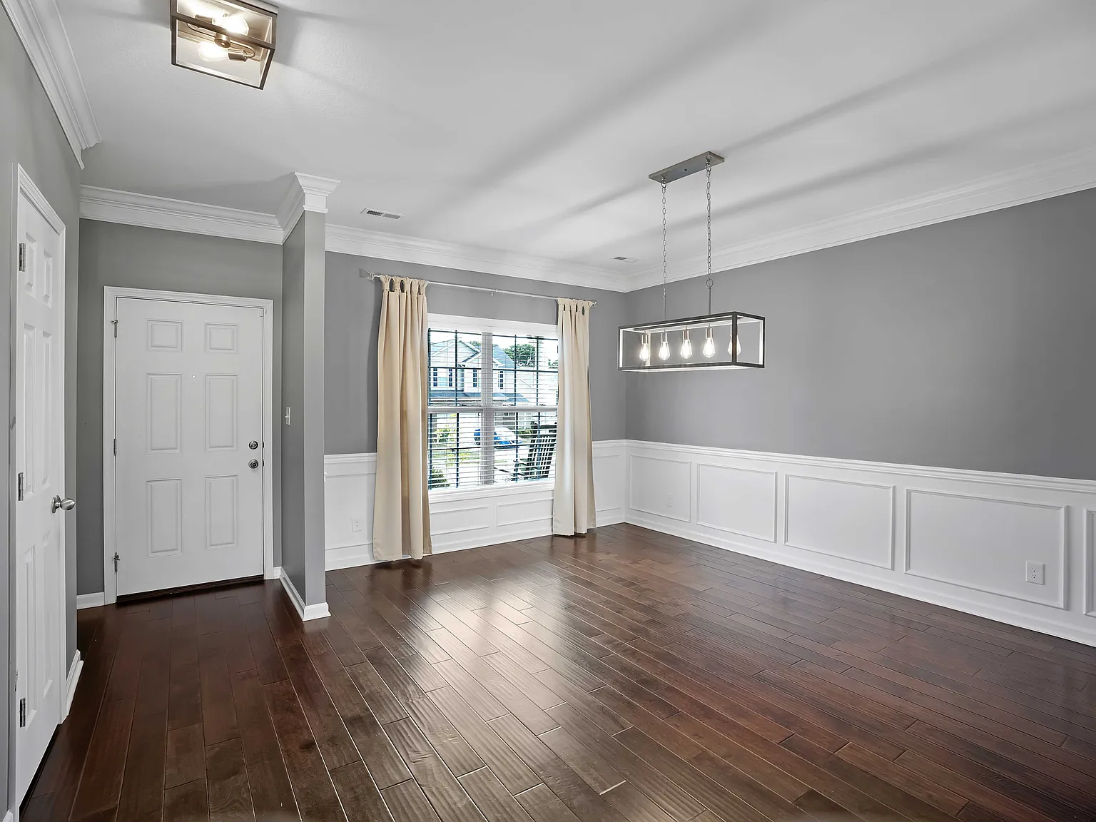 3 bed, 2.5 bath, 2490 sqft, $3,100 — Photo 3