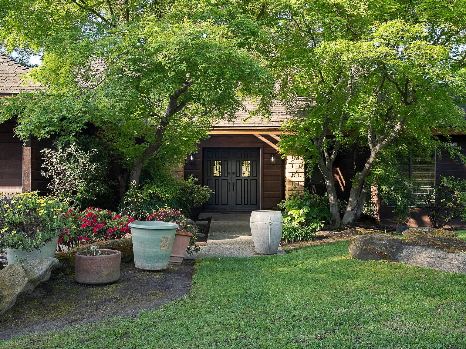 4 bed, 2.5 bath, 2517 sqft, $3,700 — Photo 3