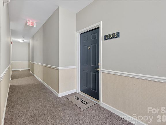 3rd image of 11915 Ridgeway Park Dr