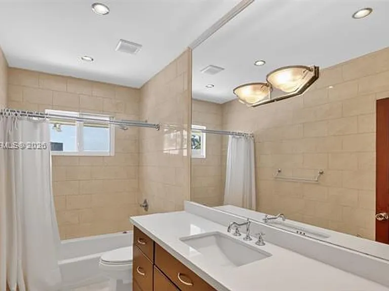 3226 NE 168th St #0 — Photo 14