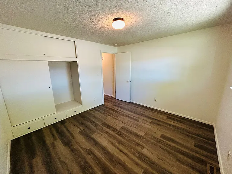 4904 S Iowa Ave — Photo 11