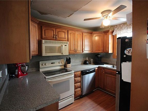 4th image of 105 Keewaydin Dr