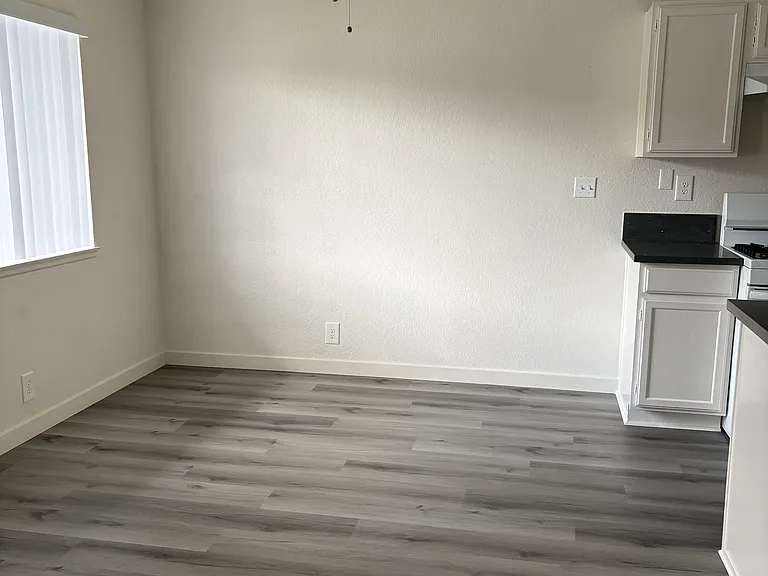 1319 Peckham St #19 — Photo 20