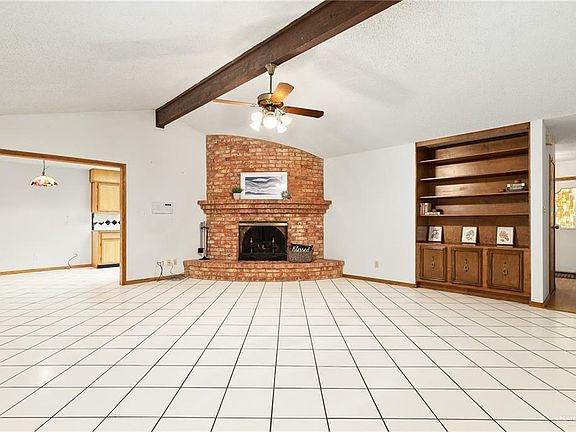 5th image of 1301 Oak Ct