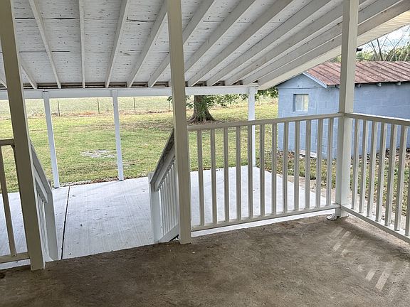3rd image of 447 Pepper Hill Rd