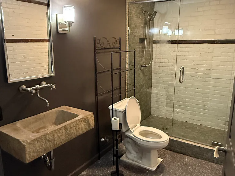 18 Catherine St #103 — Photo 25