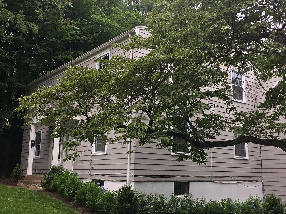 2nd image of 237 Diamond St