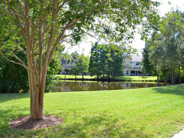 11135 Kapok Grand Cir, Madeira Beach, FL 33708