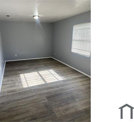 4th image of 2220 W 2nd St
